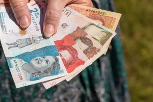 Currency Plunge: US Dollar Experiences Sharp Early Drop in Colombian Exchange Market