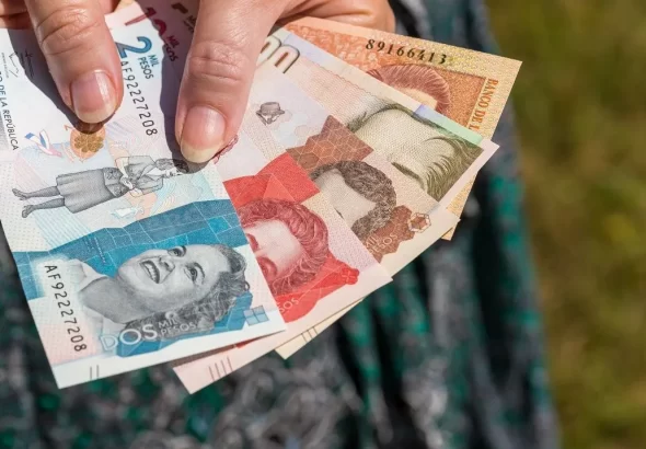 Currency Plunge: US Dollar Experiences Sharp Early Drop in Colombian Exchange Market
